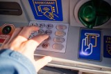 Złodzieje rozerwali bankomat w Biedronce w Kunicach. Nie udało się ukraść gotówki