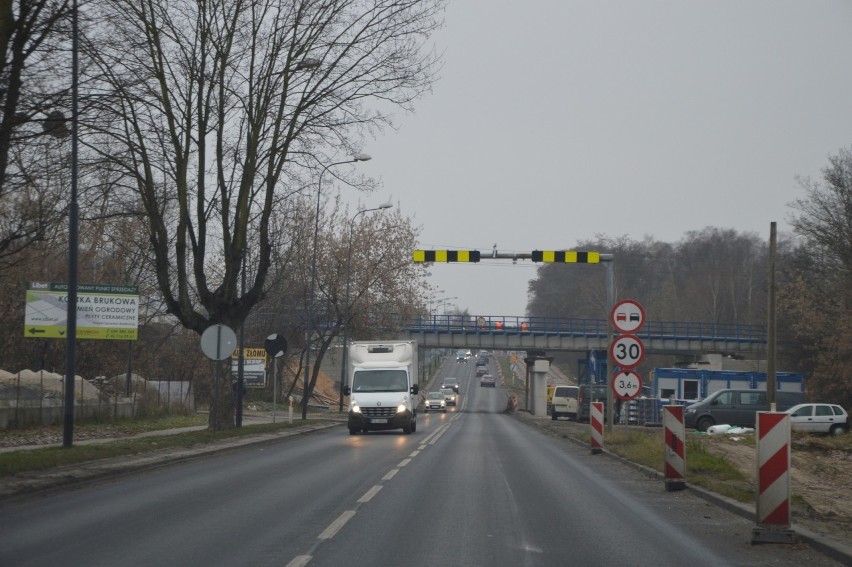 Do uzupełnienia został fragment linii przechodzący pod...