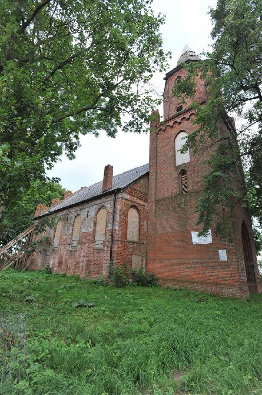 Gm. Miłoradz. Kościół w Gnojewie bez dotacji, ale kuria się odwołała. Polichromia zdemontowana, potrzebne "zastrzyki" dla ściany południowej