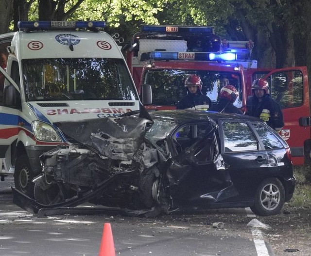 W sobotę 14 lipca 2018 r. przed godziną 17 doszło do wypadku na drodze powiatowej między Miastkiem i Świeszynem. Kierujący seatem uderzył w drzewo. Auto zapaliło się. Pożar został ugaszony przed przyjazdem straży pożarnej. Ranny kierowca trafił do szpitala. 

