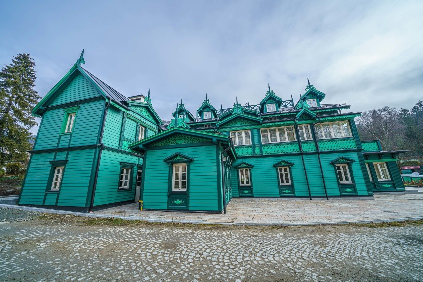 Pensjonat Wisła w Krynicy-Zdrój to jeden z najpiękniejszych. Zielony budynek na krynickim deptaku ma niezwykłą,130-letnią historię [ZDJĘCIA]