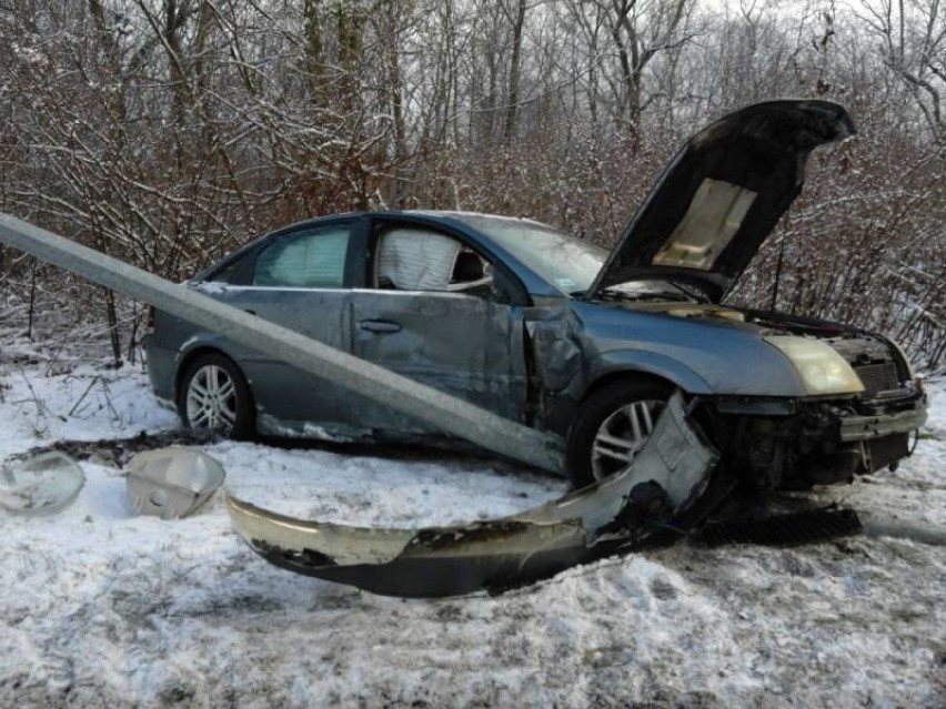 Nowy Sącz. Skasował latarnię i wpadł do rowu                    