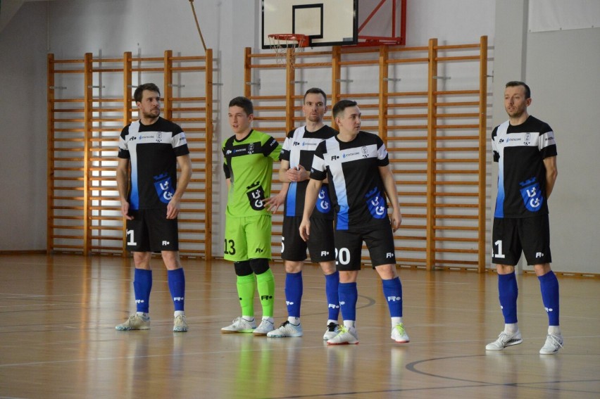 Futsal. Po nokautującym finiszu Team wygrał derby z AZS UG. Gesty wsparcia dla Kolesnika.