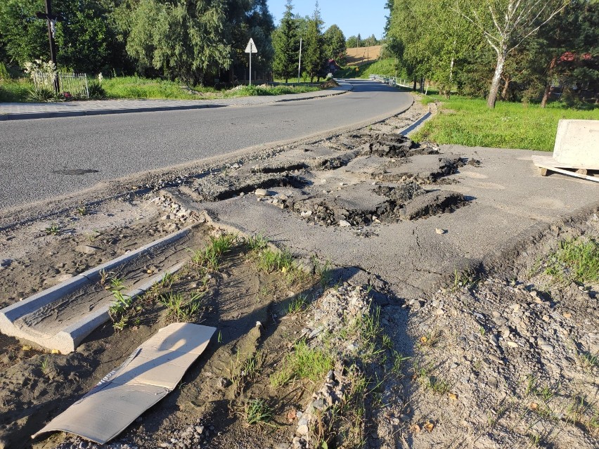 Miesiąc po kataklizmie. Sprawdziliśmy, jak po czerwcowej powodzi wygląda Trzcinica. Wielka woda zniszczyła ponad 200 domostw [ZDJĘCIA]