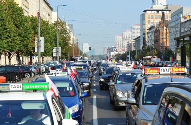 Wielki protest taksówkarzy. W poniedziałek zablokują centrum Warszawy