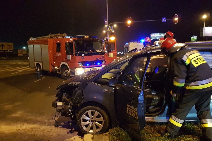 Wypadek taksówki na Włókniarzy. Ukraińcy uciekli z miejsca...