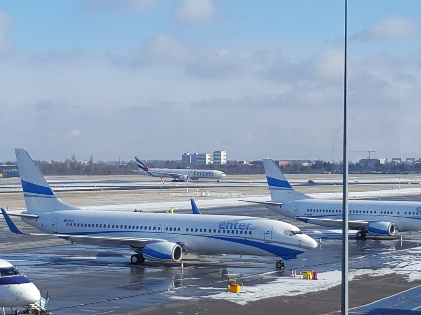 Poznań: Na Ławicy wylądował Boeing 777 - największy samolot...