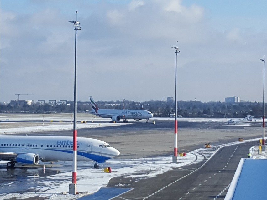 Poznań: Na Ławicy wylądował Boeing 777 - największy samolot...