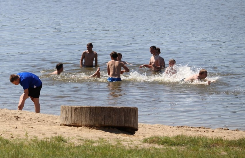 Gm. Szamotuły. Letnicy wypoczywają w Pamiątkowie, trwają prace na Piaszczychach