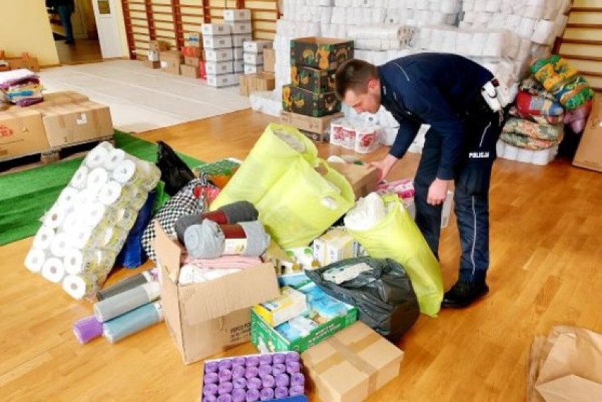 Policyjna akcja pomocy dla rodzin z Ukrainy w Poddębicach i powiecie poddębickim ZDJĘCIA
