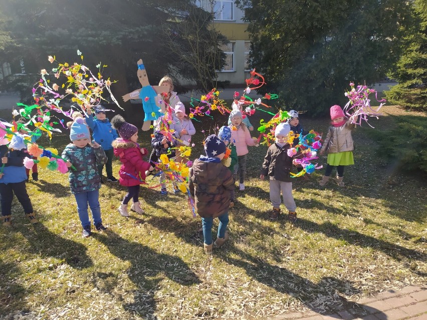 Przedszkolaki z Krasnegostawu przywitały wiosnę. Zobacz zdjęcia