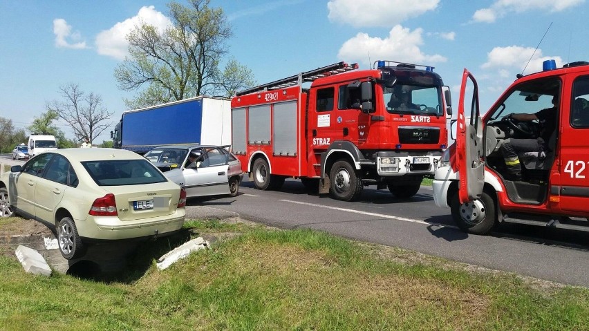 Wypadek dwóch samochodów w Miłosnej pod Krośniewicami