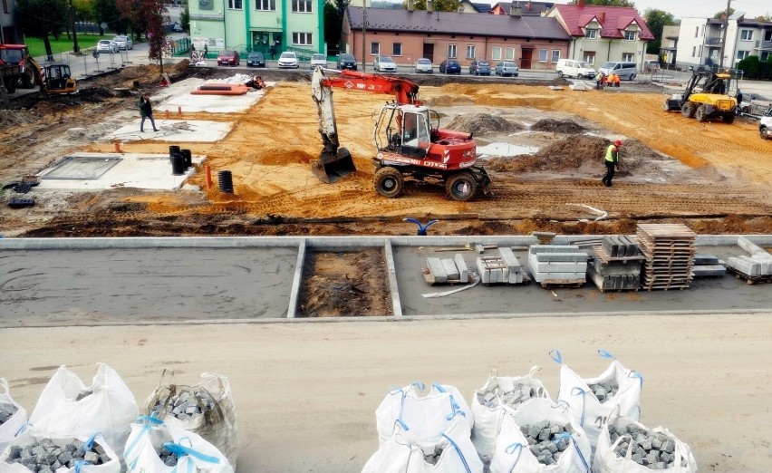 Rewitalizacja historycznego centrum Złoczewa trwa. Zmiany widać gołym okiem. Zobacz ZDJĘCIA z postępu prac