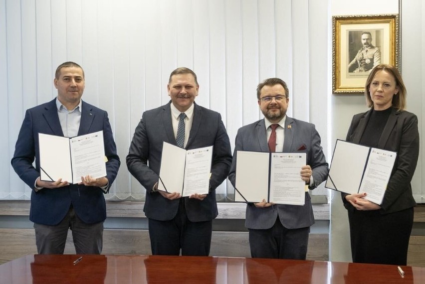 Ponad 6,4 mln zł z łódzkiego Urzędu Marszałkowskiego na budowę instalacji fotowoltaicznych w gminie Koluszki
