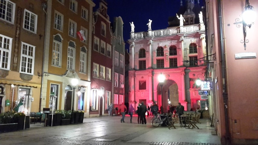 W nocy z 2 na 3 maja Złota Brama w Gdańsku jest podświetlona...