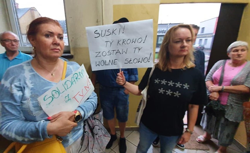 Protest w obronie wolnych mediów w Łasku ZDJĘCIA