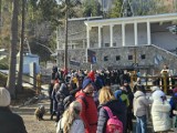 Tłumy turystów na Kalatówkach i w kolejce na Kasprowy. W Tatrach już prawie wiosna!  
