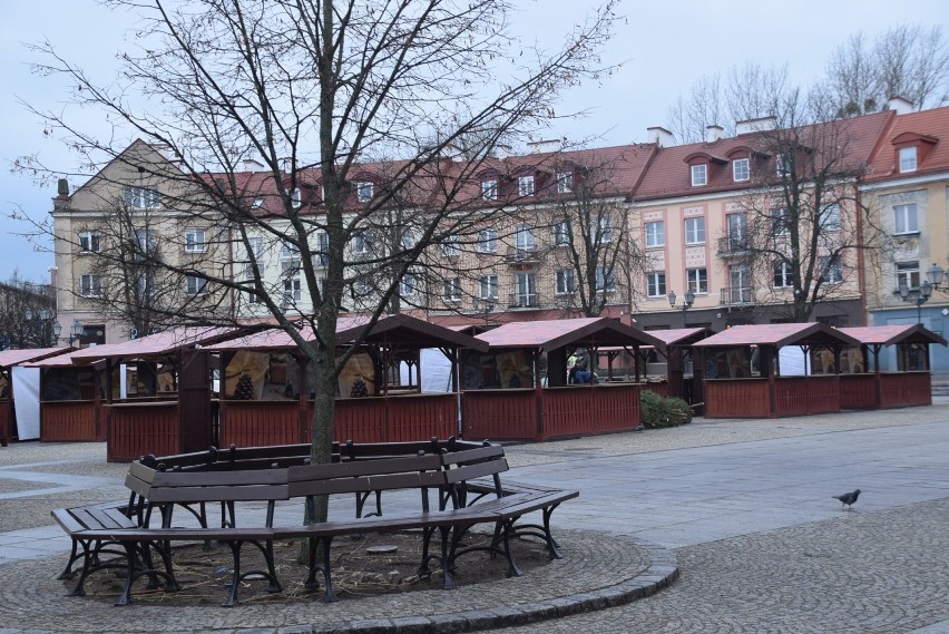 Białystok coraz piękniejszy na święta! Wkrótce rozbłysną choinkowe lampki i rozpocznie się bożonarodzeniowy jarmark (ZDJĘCIA)