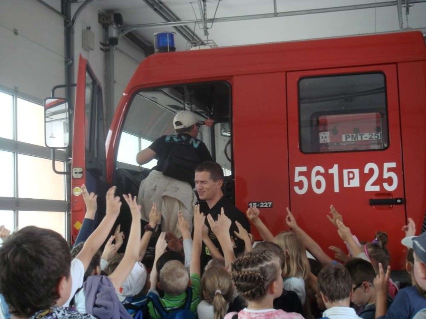 Dzieci z Kowalewa odwiedzyły KP PSP w Pleszewie