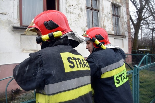Na miejscu już działają stargardzcy strażacy, w drodze są ratownicy chemiczni ze Szczecina.