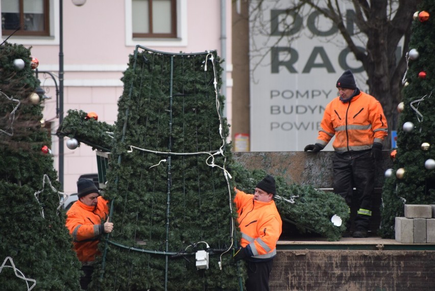 Choinka zniknęła z Rynku w Sieradzu. Ogłaszamy koniec świąt