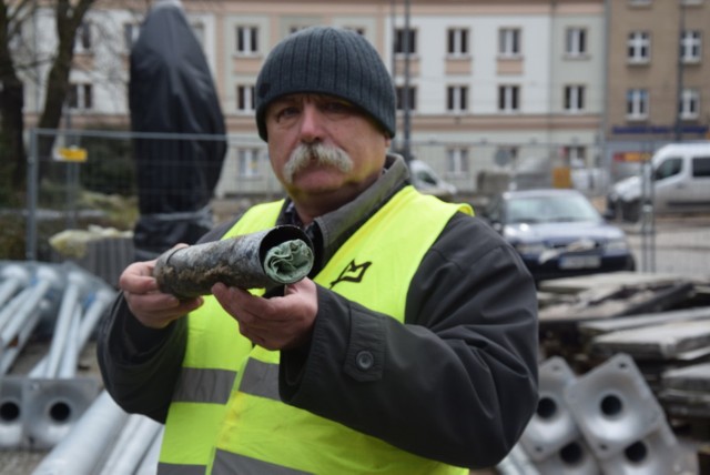 Kiedy Adam Mickiewicz stanie na nowym cokole? Jeszcze nie wiadomo.