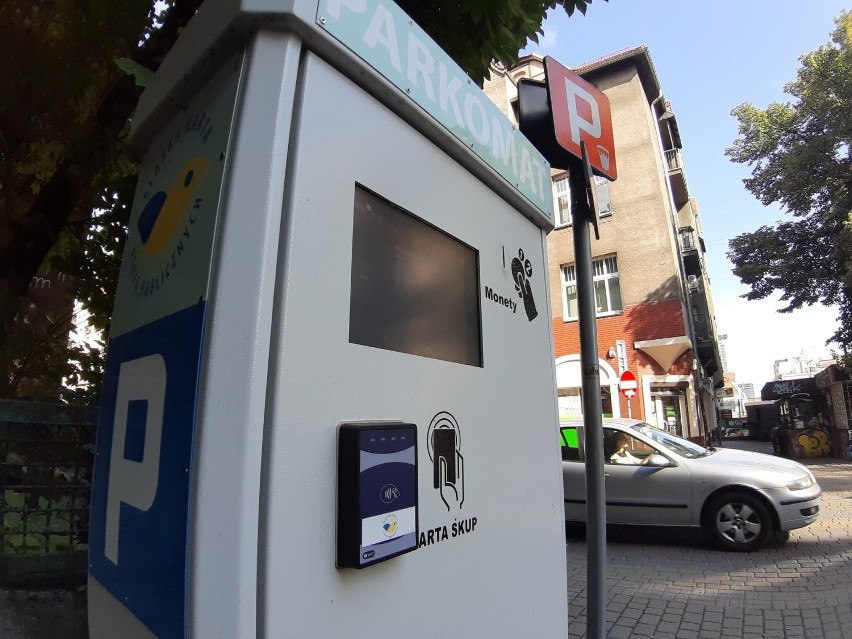 Katowice mają raport na temat parkingów w Śródmieściu. To zapowiedź wyższych opłat za postój dla przyjezdnych