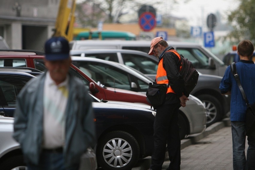 Katowice mają raport na temat parkingów w Śródmieściu. To zapowiedź wyższych opłat za postój dla przyjezdnych