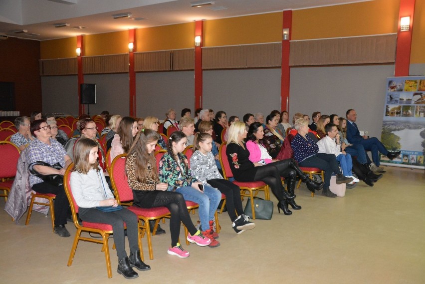 Koncert z Okazji Dnia Kobiet w Ośrodku Kultury w Dziemianach [ZDJĘCIA]