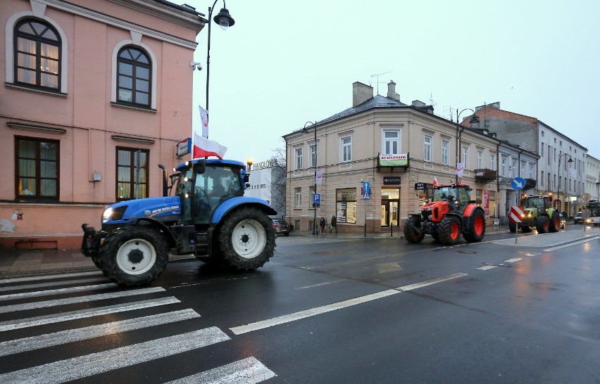 Blokada drogi w Przygłowie na drodze krajowej nr 12...