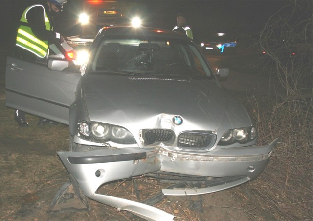 20-latek z Brzeszcz podjął próbę ucieczki przed patrolem oświęcimskiej drogówki. W efekcie wypadł z drogi