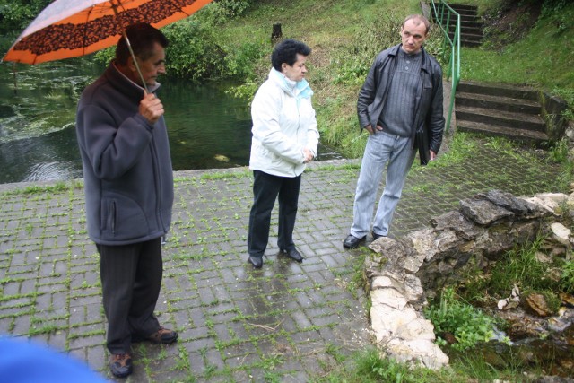 Mieszkańcy obawiają się tego, że niebezpieczne odpady mogą dostać się do ujęć wody w Zawierciu-Bzowie.