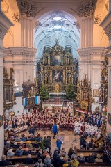 Wyjątkowy koncert w sierakowskim kościele: Wystąpiła Orkiestra Vivat! oraz Chór im. Bolesława Dembińskiego [ZDJĘCIA]