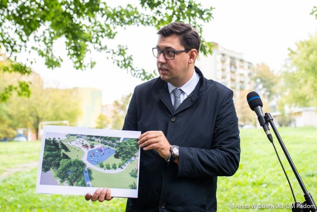 Podczas briefingu prasowego wiceprezydent Konrad Frysztak zaprezentował wizualizację wyremontowanego skweru.