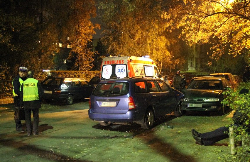 Wrocław: Kierowca uderzył w zaparkowane auta (ZDJĘCIA)
