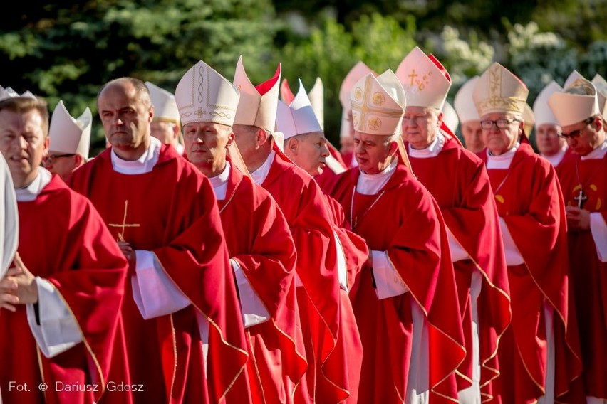 Wałbrzych: Polscy biskupi w Sanktuarium Relikwii Krzyża Świętego na Podzamczu [ZDJĘCIA]