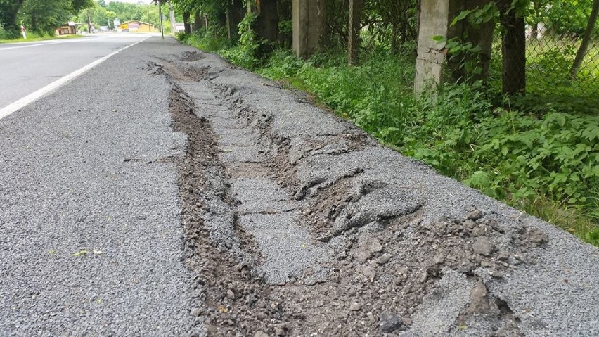 Niebezpieczne pobocze w Parzymiechach