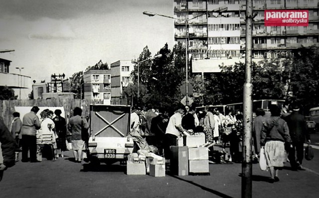 Na przełomie lat 80. i 90. Piaskowa Góra zaczęła się stawać centrum handlowym Wałbrzycha kosztem Śródmieścia