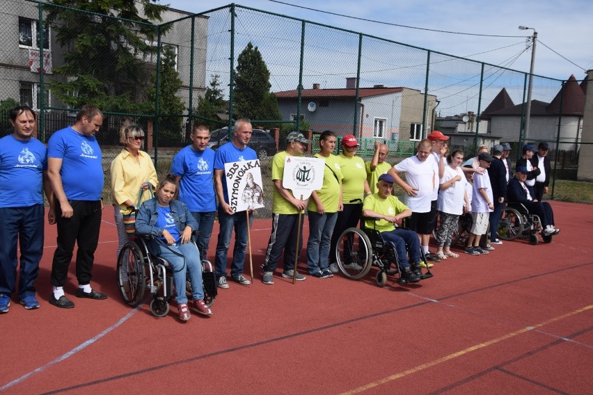 Zmagania na boisku szkolnym przy Technikum Mundurowym im....