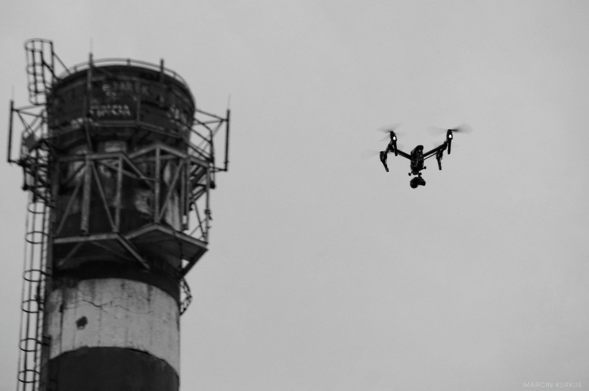 Wyburzanie komina WZPOW w Kwidzynie widziane z drona! [ZOBACZ VIDEO]