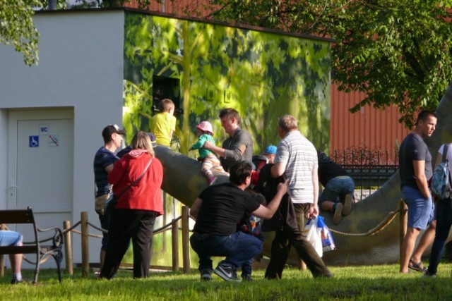 Zarządcy parku Wrocławskiego w Lubinie apelują do zwiedzających o rozwagę i zdrowy rozsądek