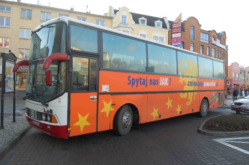 Pomarańczowy autobus odwiedził Malbork