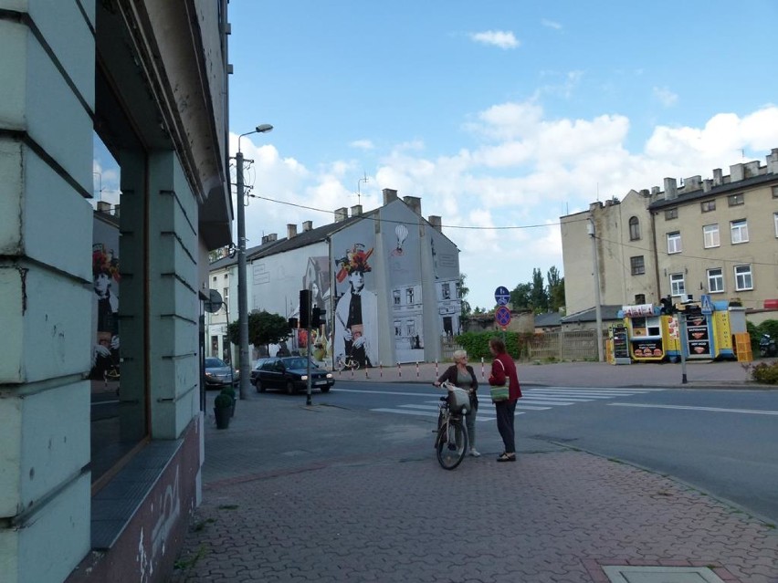 Zduńska Wola. Kamienica w centrum miasta zmieniła wygląd