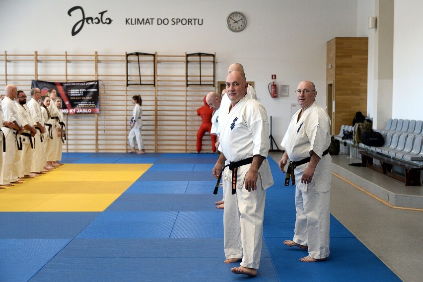 Do Jasła zjechali się zawodnicy i trenerzy karate. Doskonalą umiejętności w Podkarpackim Centrum Sportów Walki [GALERIA]