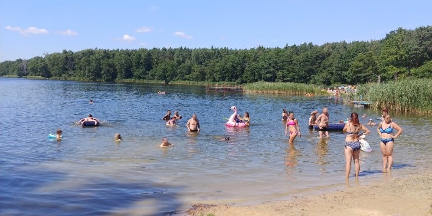 Udany sezon wypoczynkowy w Jarosławkach. Tłumy wypoczywających odwiedziły tereny rekreacyjne nad Jeziorem Jarosławskim