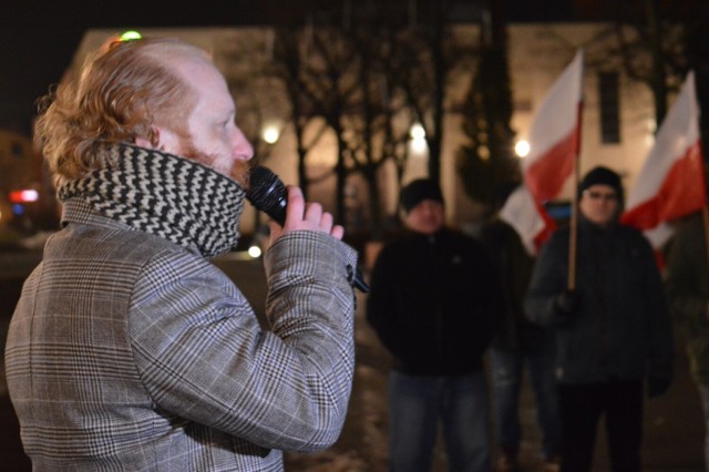 Manifestacja pod hasłem "Stop segregacji sanitarnej: odbyła się w Bełchatowie, 26 stycznia 2022