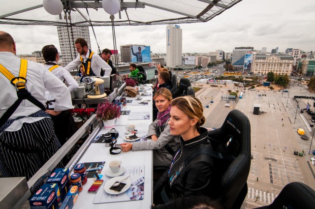 Dinner in the Sky. Możecie zjeść na wysokości 50 metrów! [ZDJĘCIA]