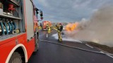 Pożar na drodze powiecie rawickim. W okolicach Roszkówka palił się nieoznakowany policyjny radiowóz
