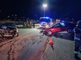 Wypadek pod Warszawą. Doszło do czołowego zderzenia dwóch aut. Jedna osoba w szpitalu