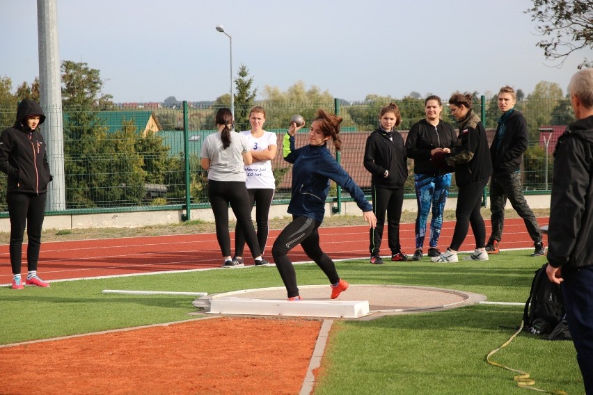 Mistrzostwa Powiatu Żnińskiego w Lekkiej Atletyce na stadionie w Barcinie [zdjęcia, wyniki] 